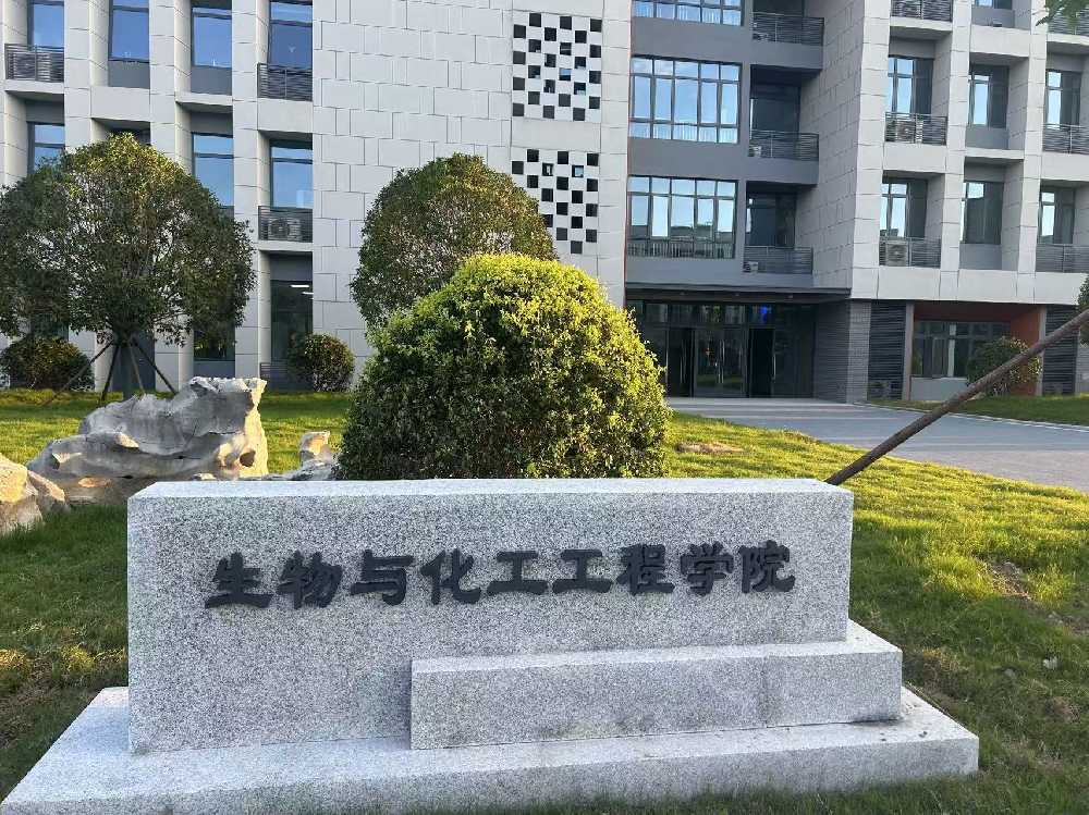 铁力市扬州职业大学体育场高杆灯项目
